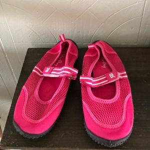 Water shoes NWT